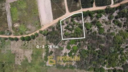 Ausgedehntes 374 Sq.Wa. ( 1.496 qm) Grundstück in Hin Lek Fai in der Nähe der Umgehungsstraße