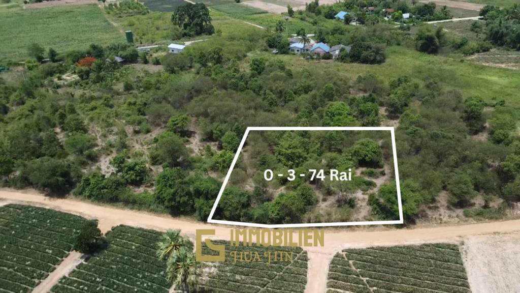 Ausgedehntes 374 Sq.Wa. ( 1.496 qm) Grundstück in Hin Lek Fai in der Nähe der Umgehungsstraße