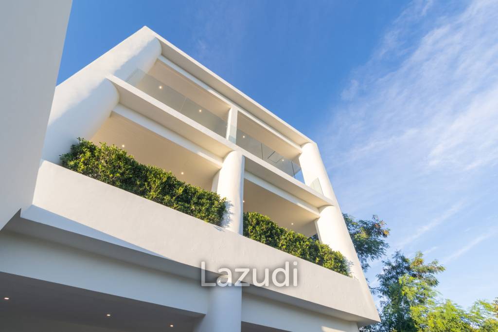 3-Bedroom Pool Villa with Chalong Bay View