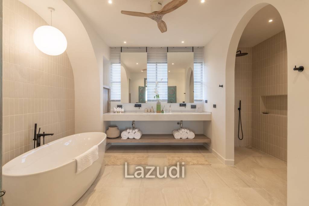 3-Bedroom Pool Villa with Chalong Bay View
