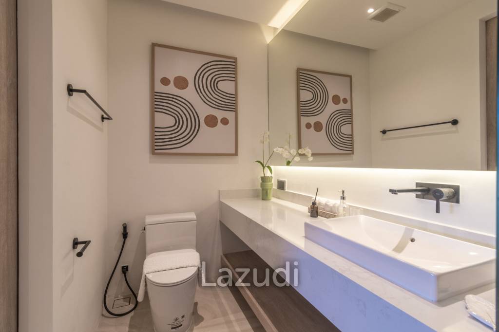 3-Bedroom Pool Villa with Chalong Bay View