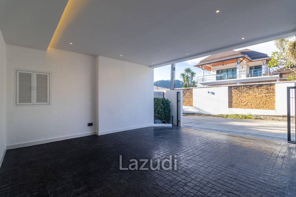 3-Bedroom Pool Villa with Chalong Bay View