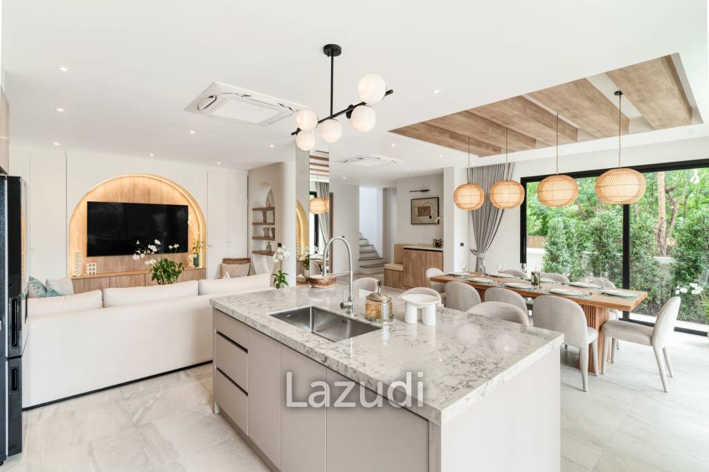 3-Bedroom Pool Villa with Chalong Bay View