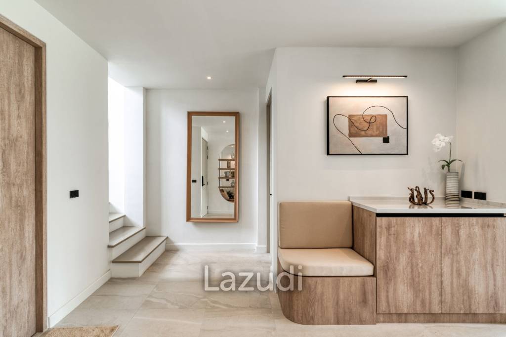 3-Bedroom Pool Villa with Chalong Bay View
