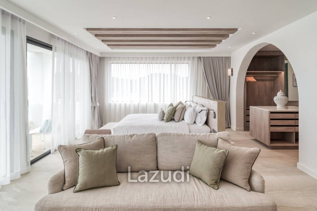3-Bedroom Pool Villa with Chalong Bay View