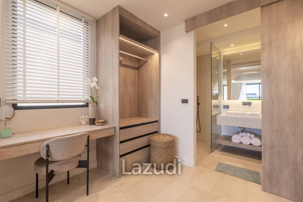 3-Bedroom Pool Villa with Chalong Bay View