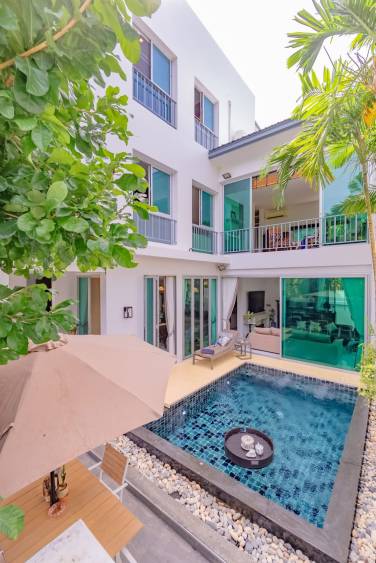 4-Bedroom Pool Villa For Rent In Chalong