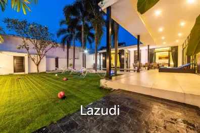 Black Lotus, modern 3 bed, 3 bath. Close to Town
