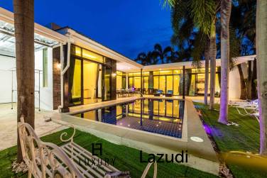 Black Lotus, modern 3 bed, 3 bath. Close to Town