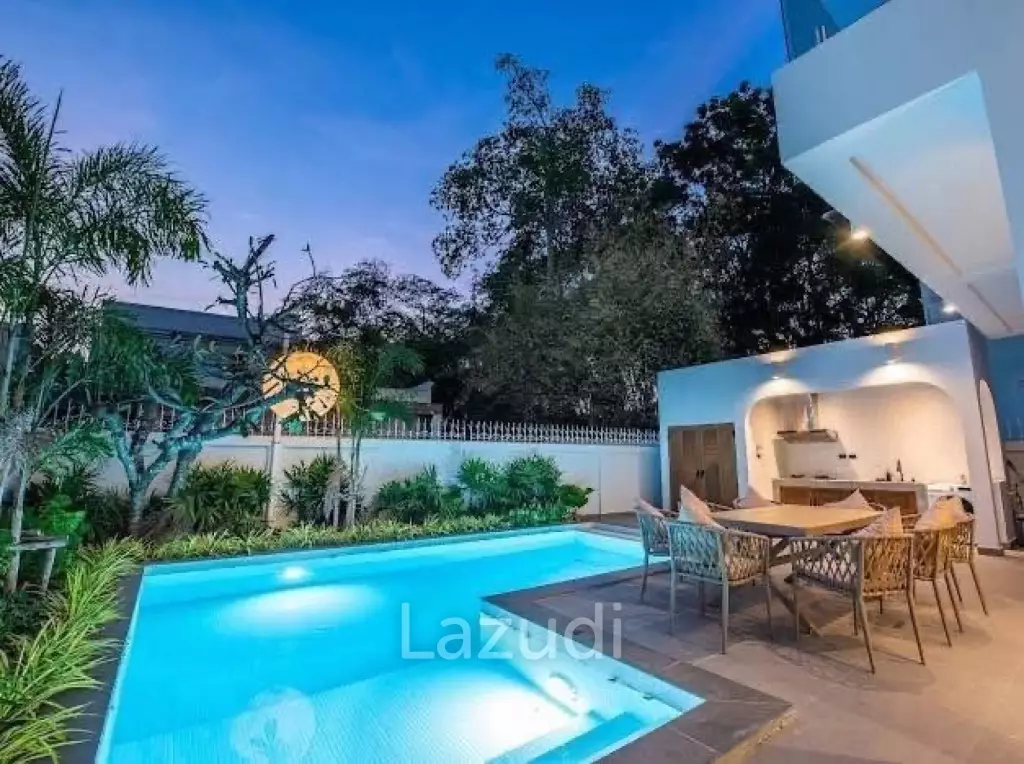 4 Beds 5 Baths 330 SQ.M. Pool Villa in Jomtien
