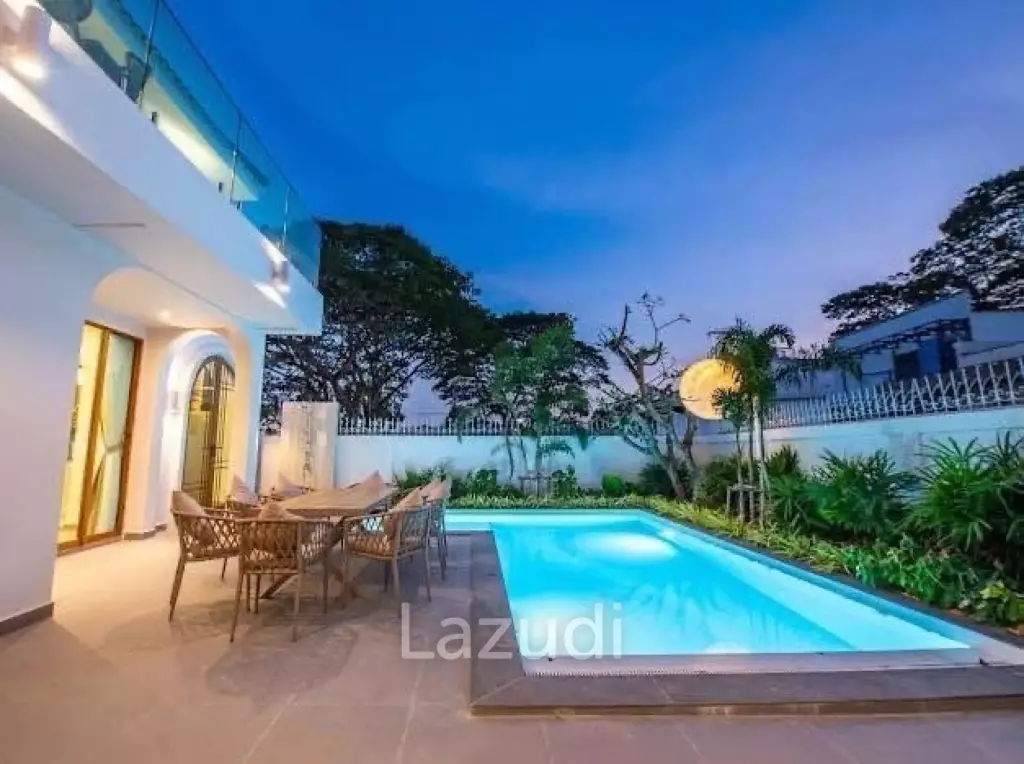4 Beds 5 Baths 330 SQ.M. Pool Villa in Jomtien