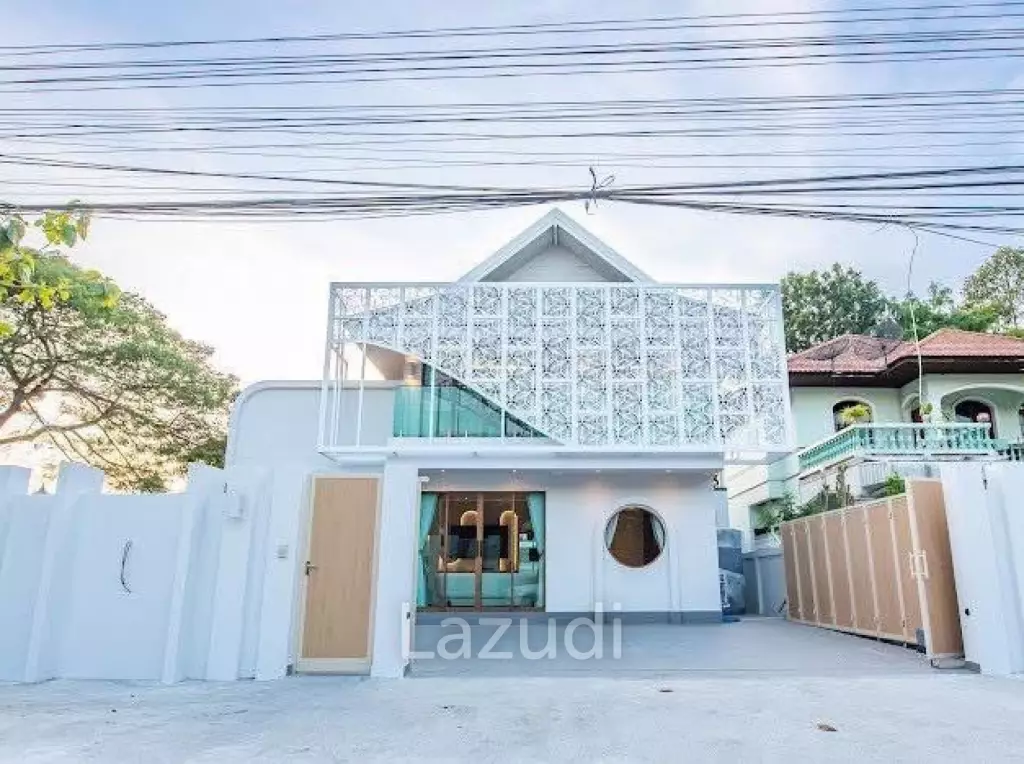 4 Beds 5 Baths 330 SQ.M. Pool Villa in Jomtien