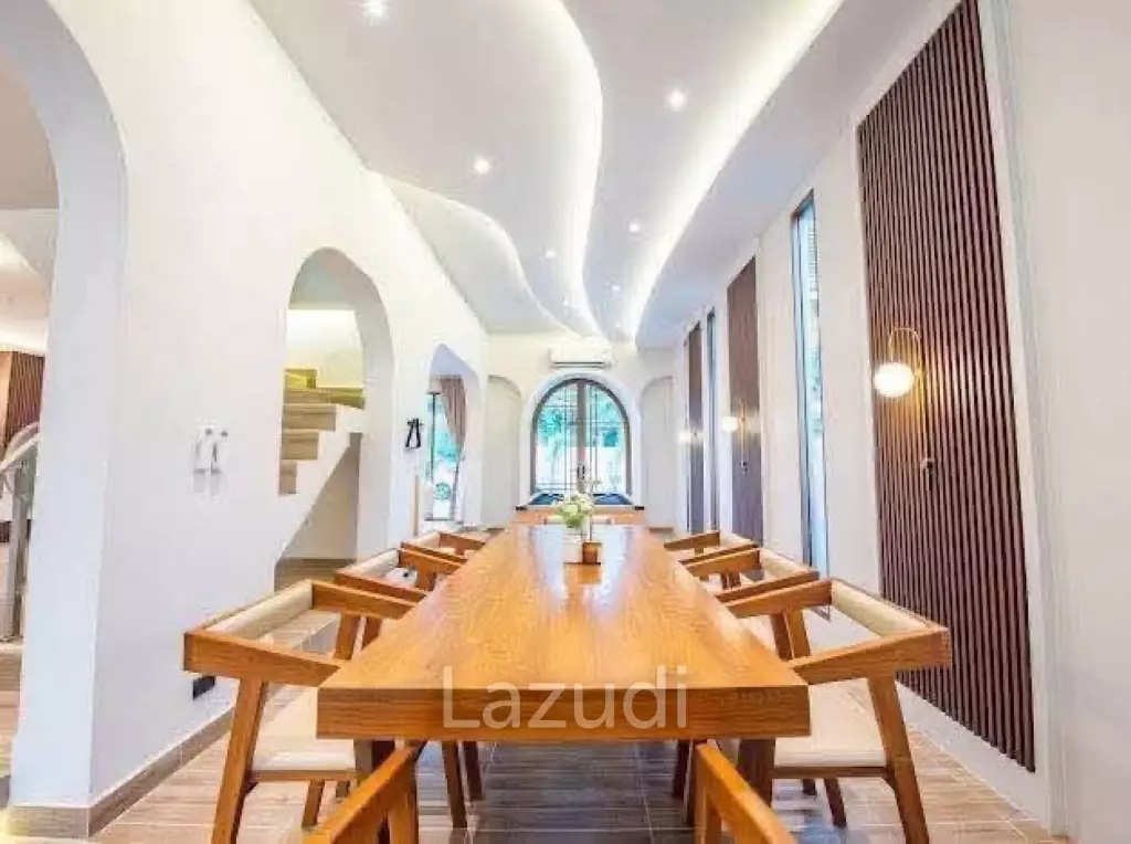 4 Beds 5 Baths 330 SQ.M. Pool Villa in Jomtien