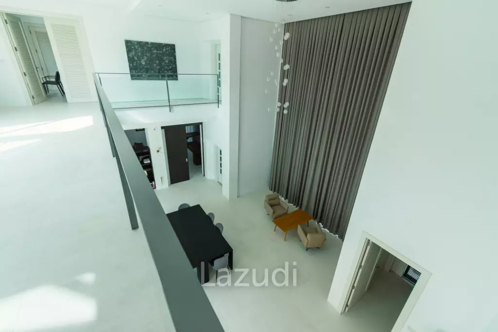 BLACK MOUNTAIN :  Luxurious 4 Storey 6 Bed Pool Villa on the Golf Course