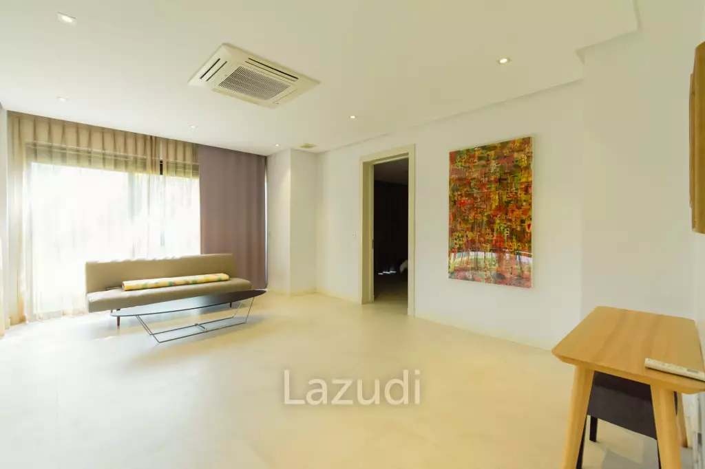 BLACK MOUNTAIN :  Luxurious 4 Storey 6 Bed Pool Villa on the Golf Course