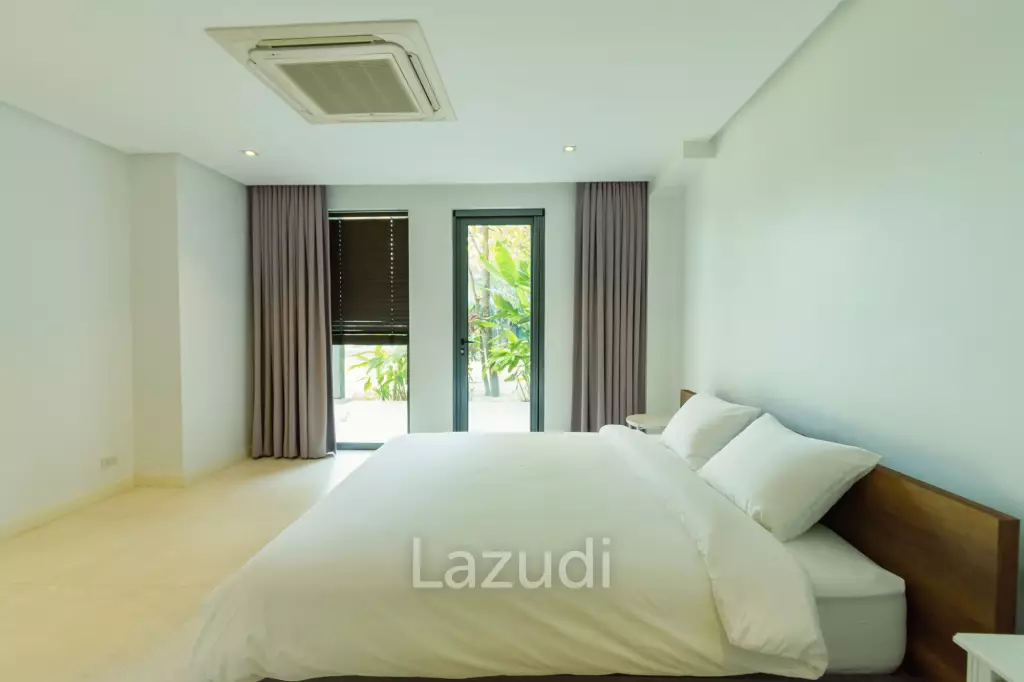 BLACK MOUNTAIN :  Luxurious 4 Storey 6 Bed Pool Villa on the Golf Course