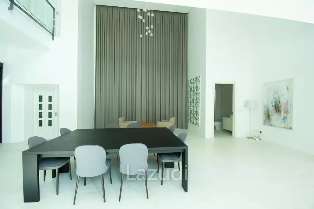BLACK MOUNTAIN :  Luxurious 4 Storey 6 Bed Pool Villa on the Golf Course