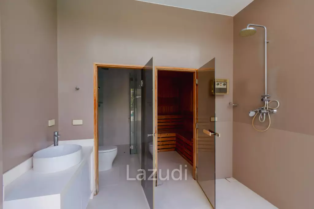 BLACK MOUNTAIN :  Luxurious 4 Storey 6 Bed Pool Villa on the Golf Course