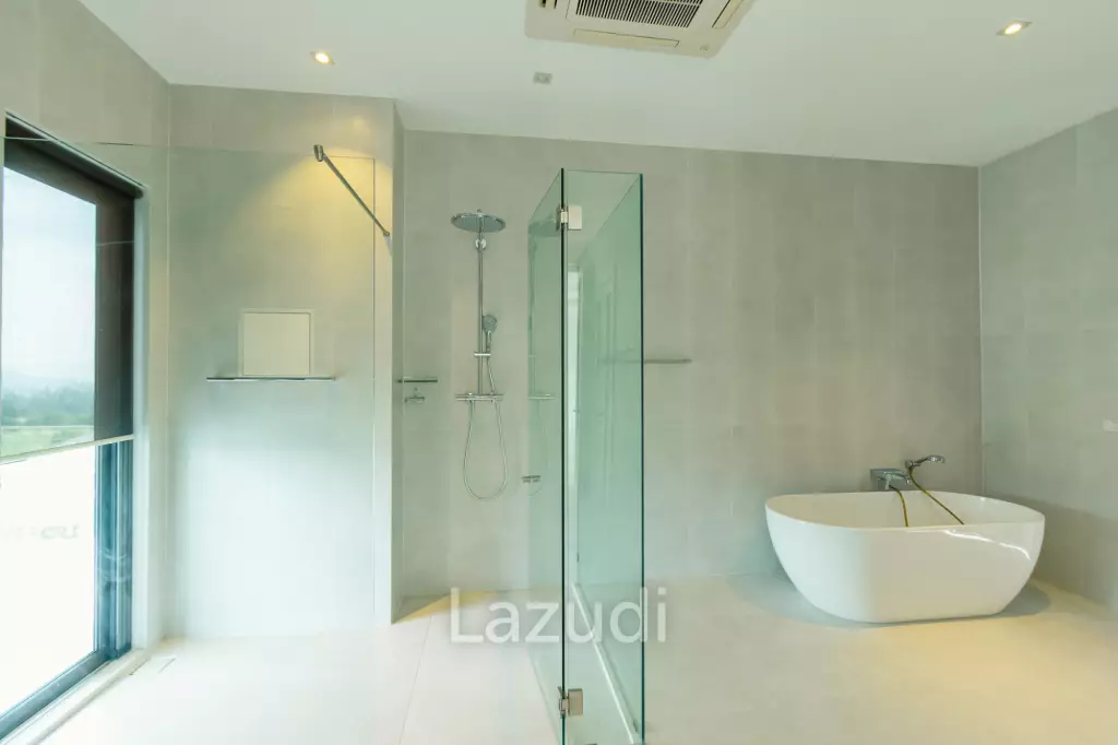 BLACK MOUNTAIN :  Luxurious 4 Storey 6 Bed Pool Villa on the Golf Course