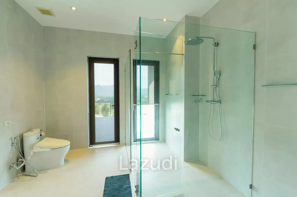 BLACK MOUNTAIN :  Luxurious 4 Storey 6 Bed Pool Villa on the Golf Course