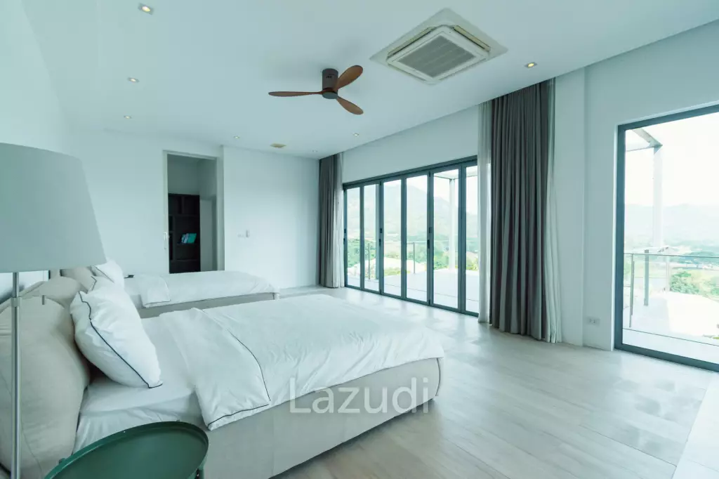 BLACK MOUNTAIN :  Luxurious 4 Storey 6 Bed Pool Villa on the Golf Course