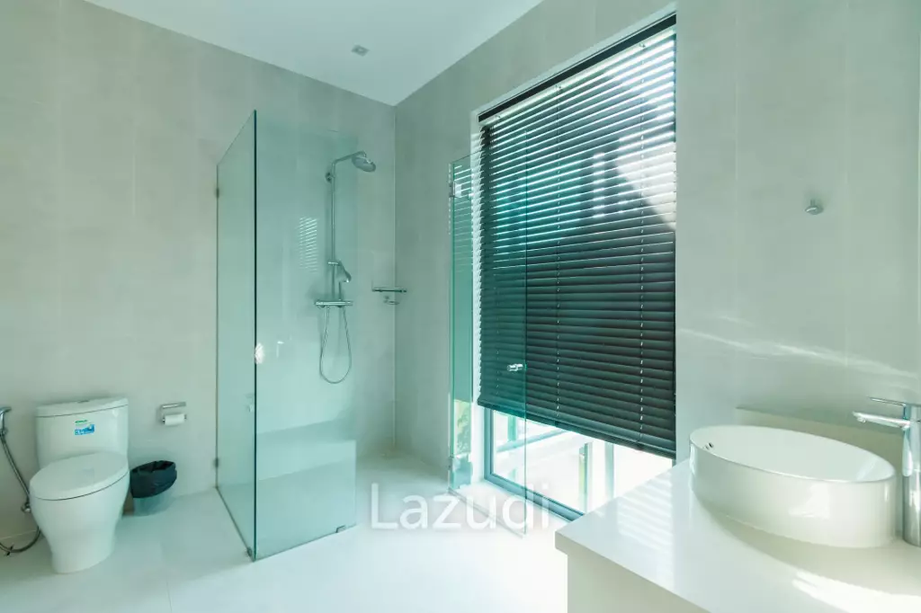BLACK MOUNTAIN :  Luxurious 4 Storey 6 Bed Pool Villa on the Golf Course