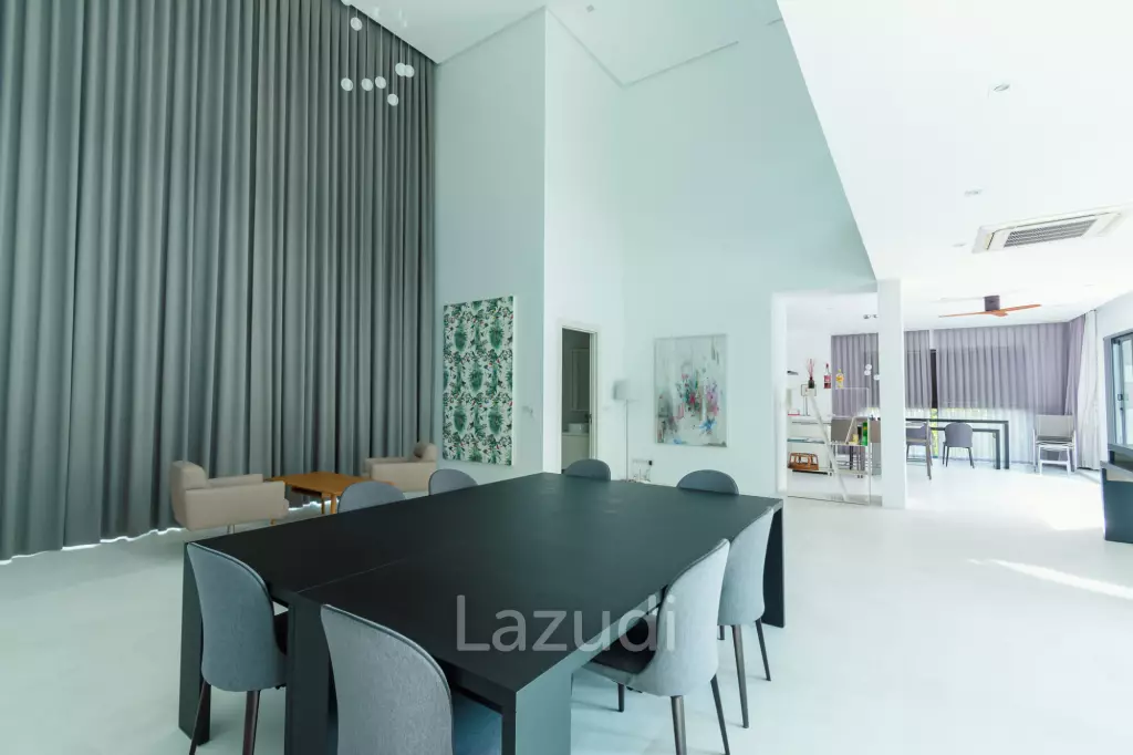 BLACK MOUNTAIN :  Luxurious 4 Storey 6 Bed Pool Villa on the Golf Course