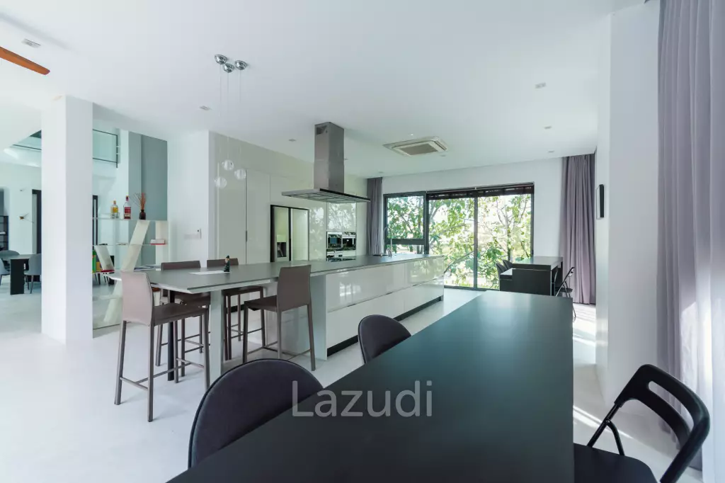 BLACK MOUNTAIN :  Luxurious 4 Storey 6 Bed Pool Villa on the Golf Course