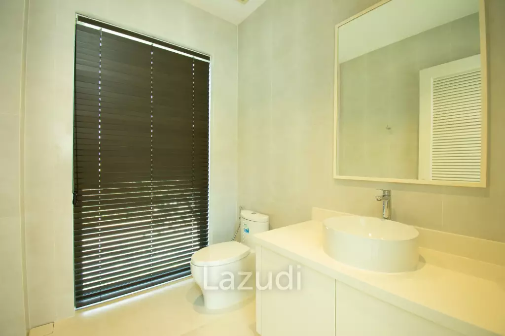 BLACK MOUNTAIN :  Luxurious 4 Storey 6 Bed Pool Villa on the Golf Course