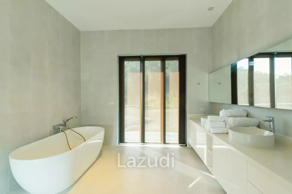 BLACK MOUNTAIN :  Luxurious 4 Storey 6 Bed Pool Villa on the Golf Course