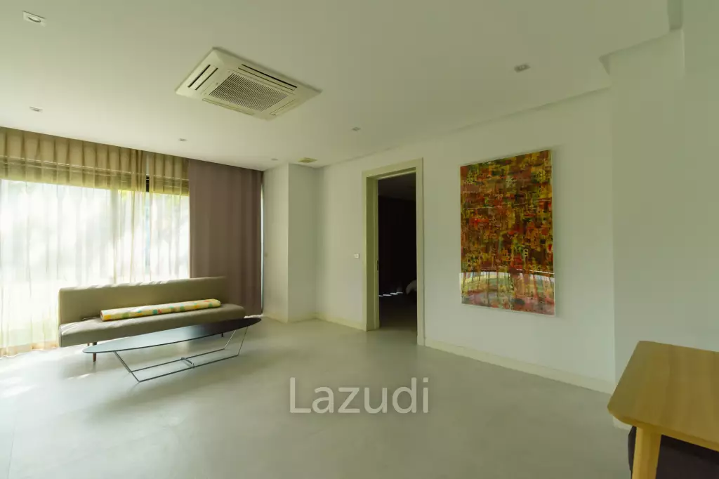 BLACK MOUNTAIN :  Luxurious 4 Storey 6 Bed Pool Villa on the Golf Course