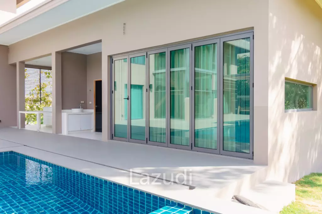 BLACK MOUNTAIN :  Luxurious 4 Storey 6 Bed Pool Villa on the Golf Course