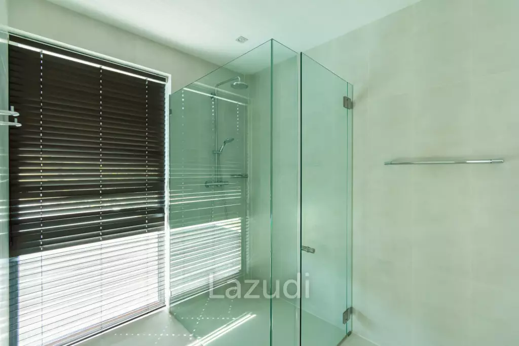 BLACK MOUNTAIN :  Luxurious 4 Storey 6 Bed Pool Villa on the Golf Course