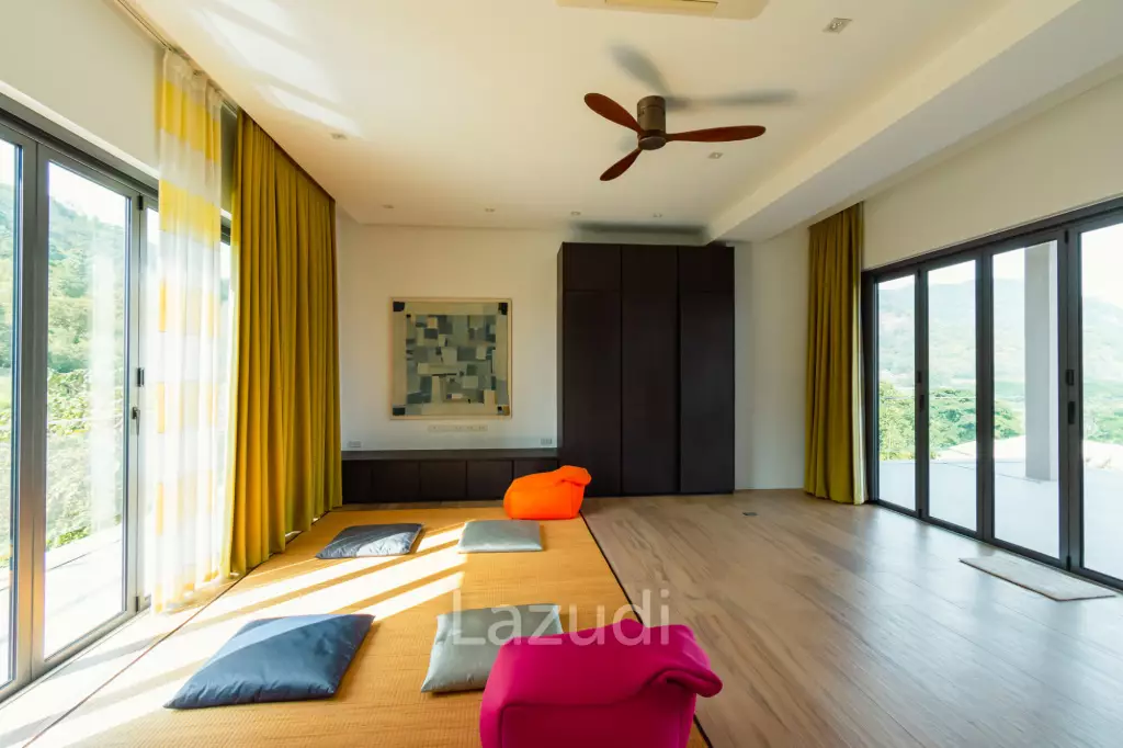 BLACK MOUNTAIN :  Luxurious 4 Storey 6 Bed Pool Villa on the Golf Course
