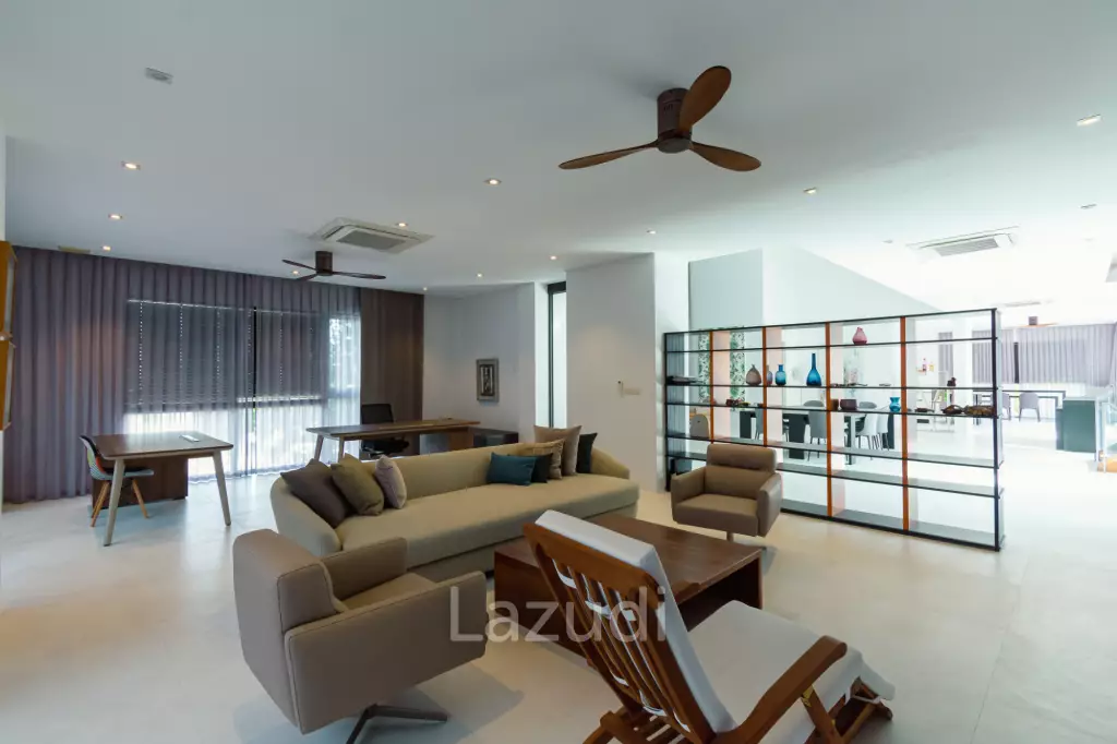 BLACK MOUNTAIN :  Luxurious 4 Storey 6 Bed Pool Villa on the Golf Course