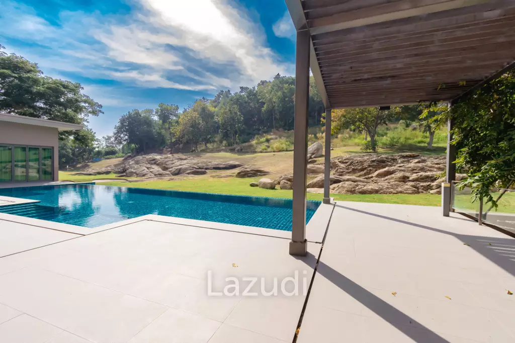 BLACK MOUNTAIN :  Luxurious 4 Storey 6 Bed Pool Villa on the Golf Course