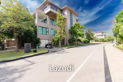 BLACK MOUNTAIN :  Luxurious 4 Storey 6 Bed Pool Villa on the Golf Course