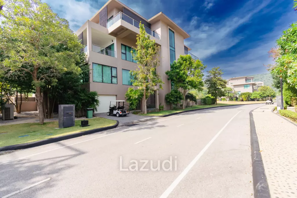 BLACK MOUNTAIN :  Luxurious 4 Storey 6 Bed Pool Villa on the Golf Course