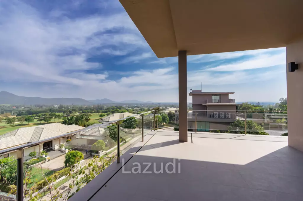 BLACK MOUNTAIN :  Luxurious 4 Storey 6 Bed Pool Villa on the Golf Course