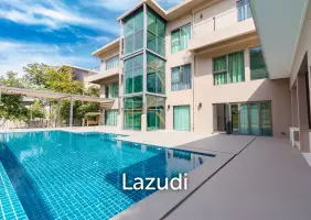 BLACK MOUNTAIN :  Luxurious 4 Storey 6 Bed Pool Villa on the Golf Course