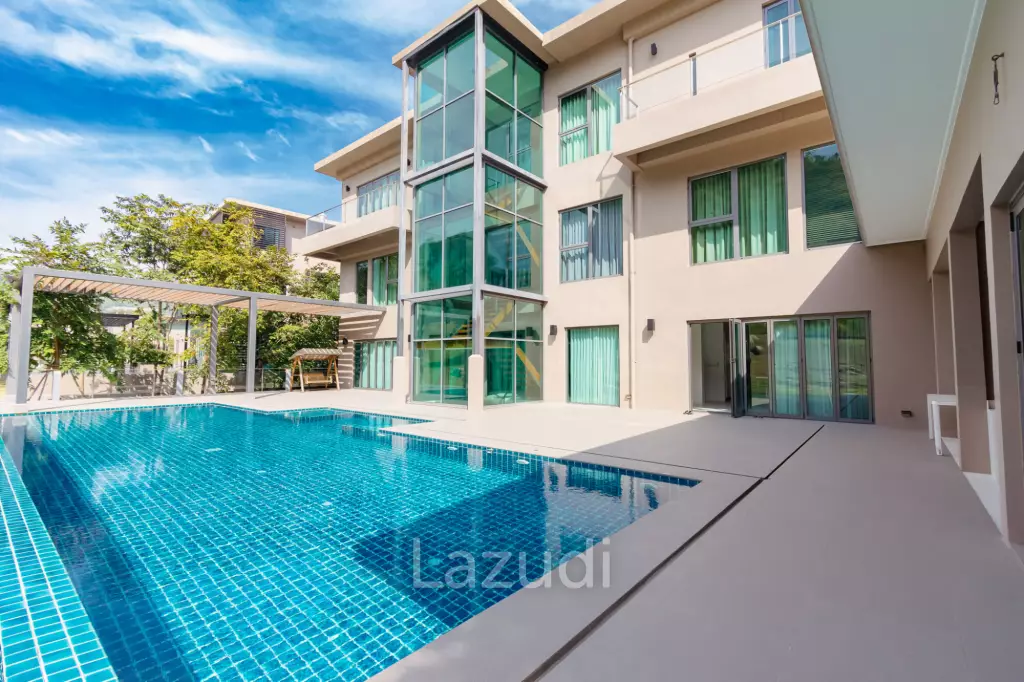 BLACK MOUNTAIN :  Luxurious 4 Storey 6 Bed Pool Villa on the Golf Course