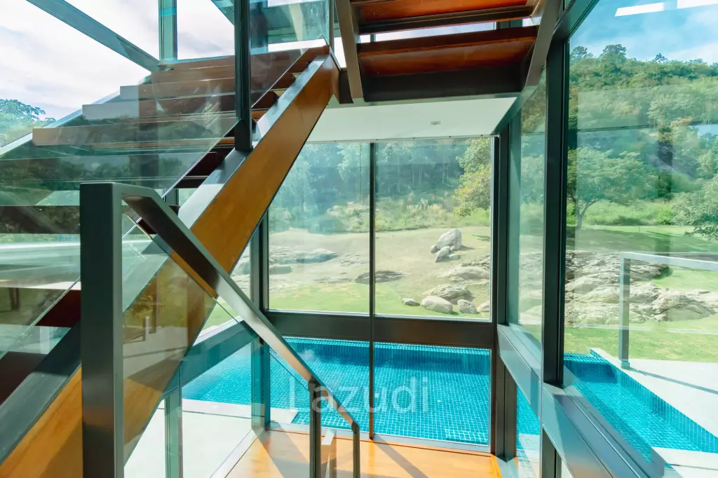 BLACK MOUNTAIN :  Luxurious 4 Storey 6 Bed Pool Villa on the Golf Course
