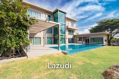 BLACK MOUNTAIN :  Luxurious 4 Storey 6 Bed Pool Villa on the Golf Course