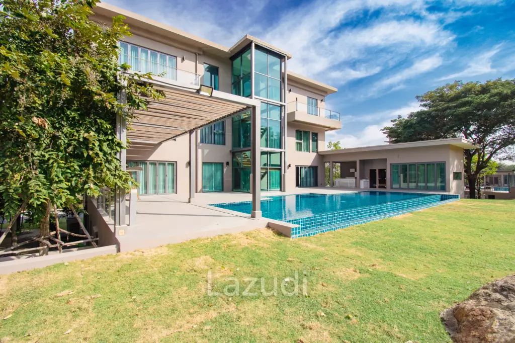 BLACK MOUNTAIN :  Luxurious 4 Storey 6 Bed Pool Villa on the Golf Course