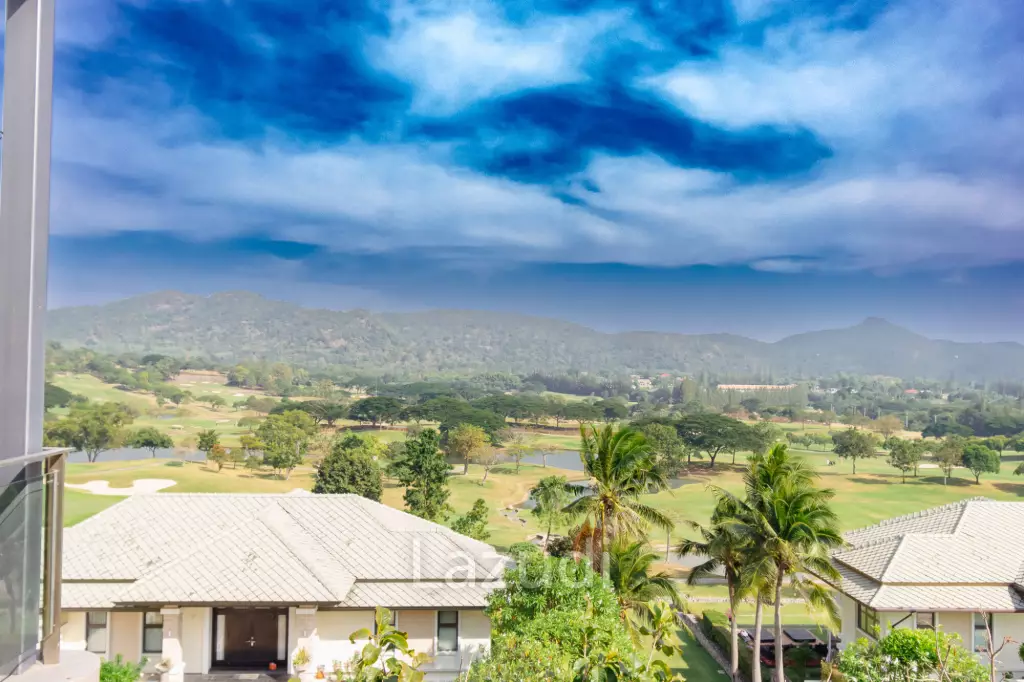 BLACK MOUNTAIN :  Luxurious 4 Storey 6 Bed Pool Villa on the Golf Course