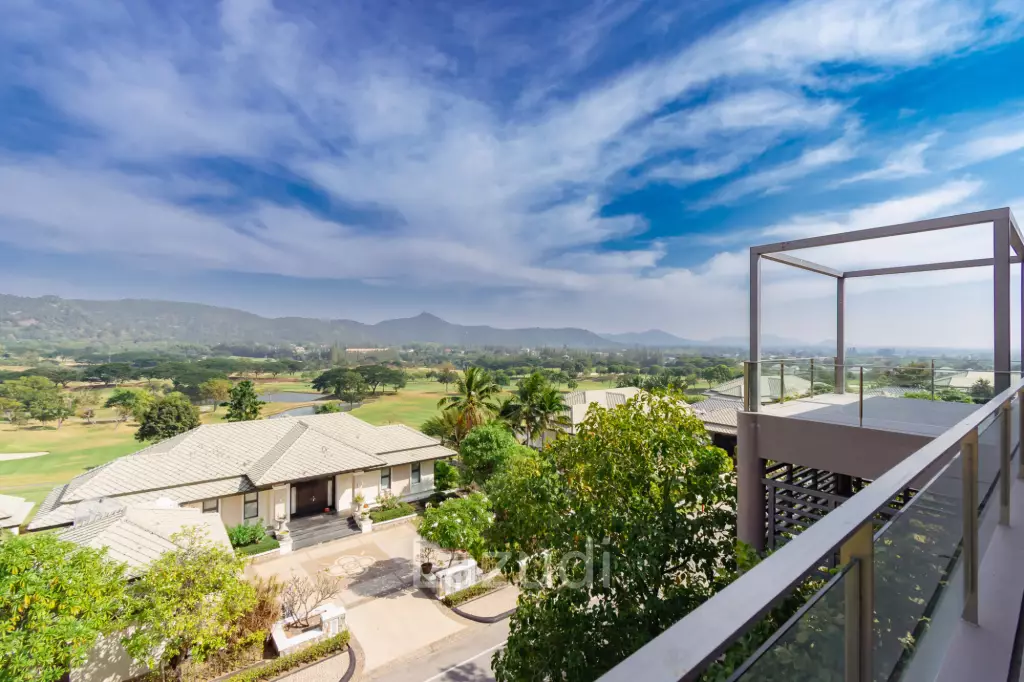 BLACK MOUNTAIN :  Luxurious 4 Storey 6 Bed Pool Villa on the Golf Course