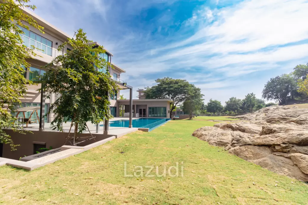 BLACK MOUNTAIN :  Luxurious 4 Storey 6 Bed Pool Villa on the Golf Course