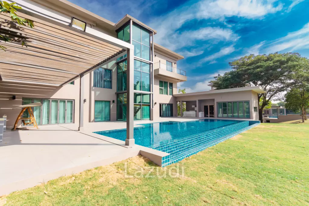 BLACK MOUNTAIN :  Luxurious 4 Storey 6 Bed Pool Villa on the Golf Course