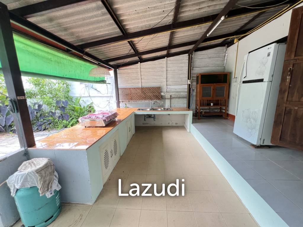 บ้านชั้นเดียว 3 ห้องนอนพร้อมห้องอเนกประสงค์ใกล้ตัวเมือง