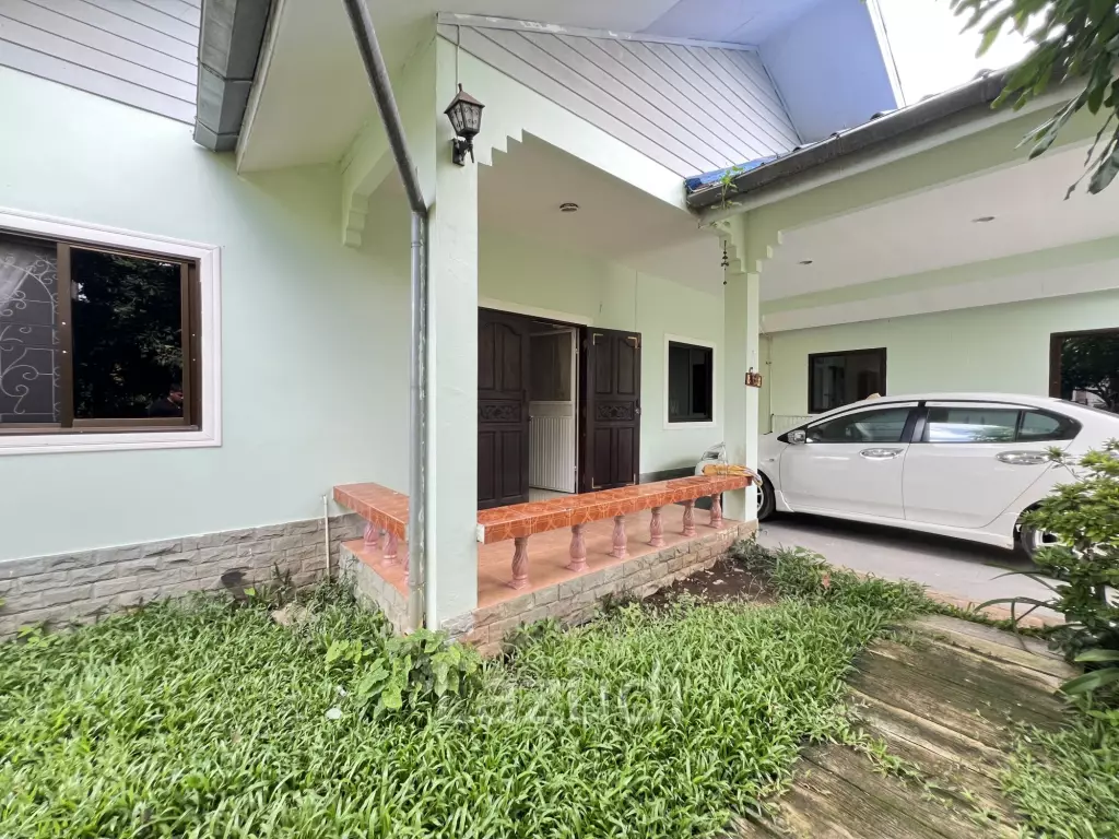 บ้านชั้นเดียว 3 ห้องนอนพร้อมห้องอเนกประสงค์ใกล้ตัวเมือง